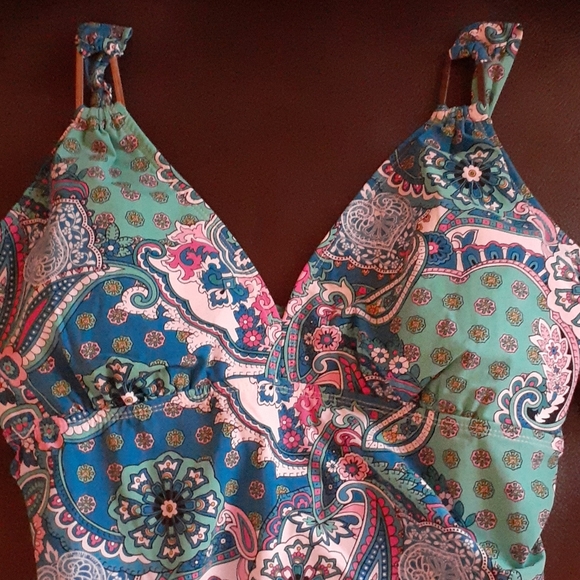 Women's Large Slimming Swimsuit NWOT - Picture 6 of 9